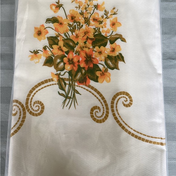 Vintage 70s Tablecloth 76% Rayon 24% Polyester - Picture 3 of 3